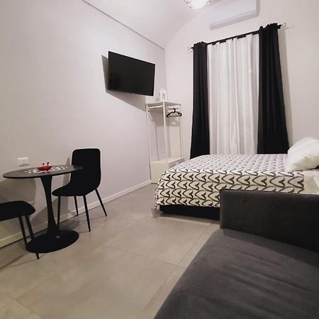 Giglio Rosso Bed & Breakfast บารี ภายนอก รูปภาพ